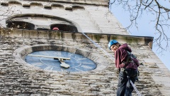 Konfirmandin klettert vom Kirchturm in Braunschweig
