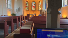Blick in den Altarraum mit Touchpad