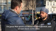 Der Journalist Anas Khabir bei einer Straßenumfrage in Berlin