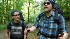 Max und Jonas wandern auf dem Ith Hils Weg im Weserbergland