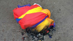 Anlässlich des CSD in Frankfurt hatte ein Gymnasium eine Regenbogenflagge gehisst - sie wurde verbrannt