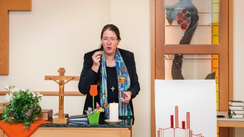 Petra Jeska, 54, ist ehrenamtliche Lektorin für Andachten in Osnabrück