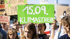 Ein Schild mit der Aufschrift »15.09. Klimastreik« 