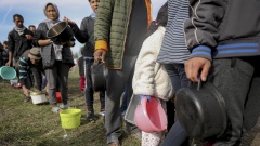 Geflüchtete aus Afghanistan in einem behelfsmäßigen Flüchtlingslager