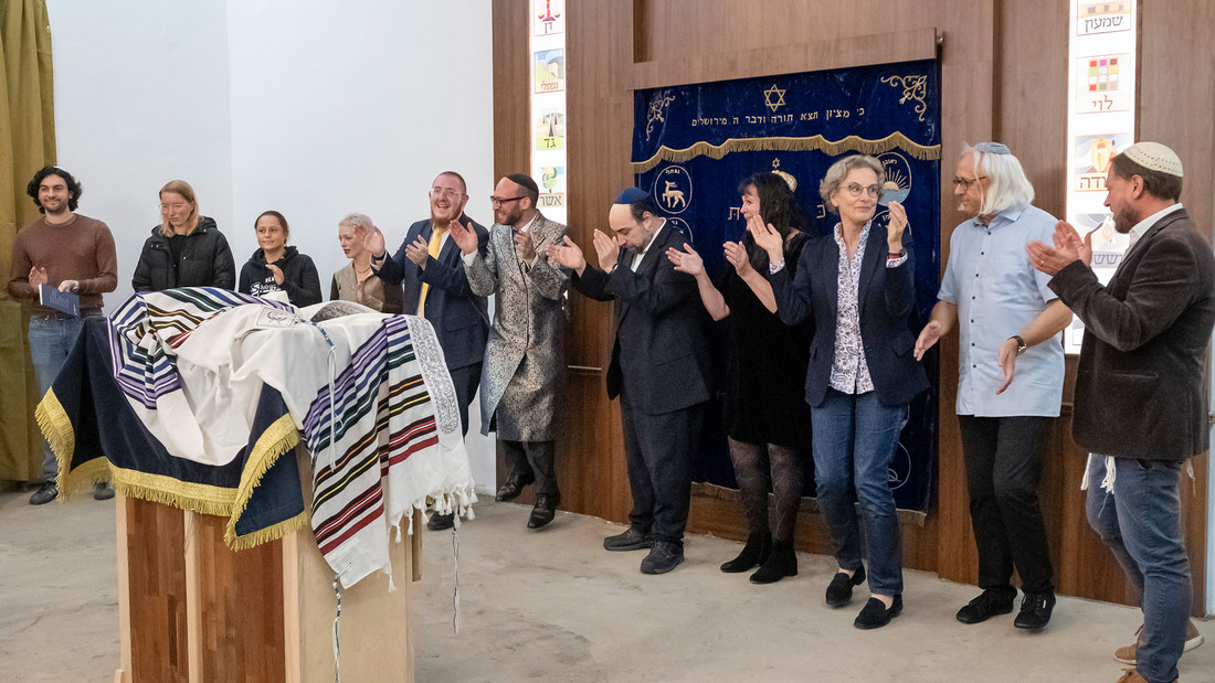 Juden feiern in der neue Synagoge Dresden die Einweihung