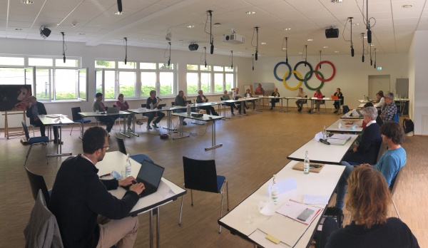 Die AGDF diskutierte auf ihrer Mitgliederversammlung in Wetzlar über die Gefahren des Rechtspopulismus.