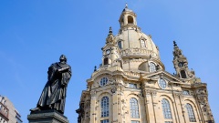 Morgengebete auf der Aussichtsplattform der Dresdner Frauenkircheam jeweils ersten Samstag im Juli und August.