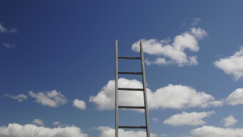 Christi Himmelfahrt: Eine Leiter nach oben oder auf einer Wolke gen Himmel?
