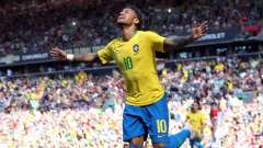 Neymar aus Brasilien jubelt über ein Tor. 